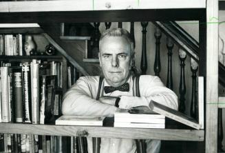 Former editor Jock Carroll says in his accompanying letter, that he was fired as editor of a book publishing company the day after being quoted by the(...)