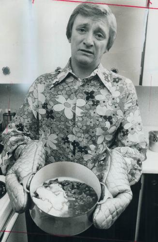 Oops! . . A goof. Actor Doug Chamberlain, who stars in Oops! a revue at Theatre in the Dell, made a mess of his beef and kidney pie. The potato crust (...)