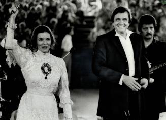 Johnny Cash and June Carter drew 20,000 fans to two shows at Forum on Saturday