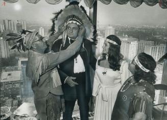 Singer Johnny Cash takes on a new name Da Gyn Da Geah-it means He is Coming with the Song - and an Iroquois headdress from Chief Joseph Logan, of the (...)
