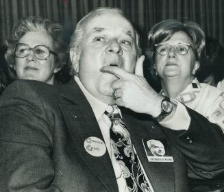 The seesaw battle for the mayor's seat in East York is reflected in the faces of 17-year council veteran Howard Chandler and his wife, Dorothy, last n(...)