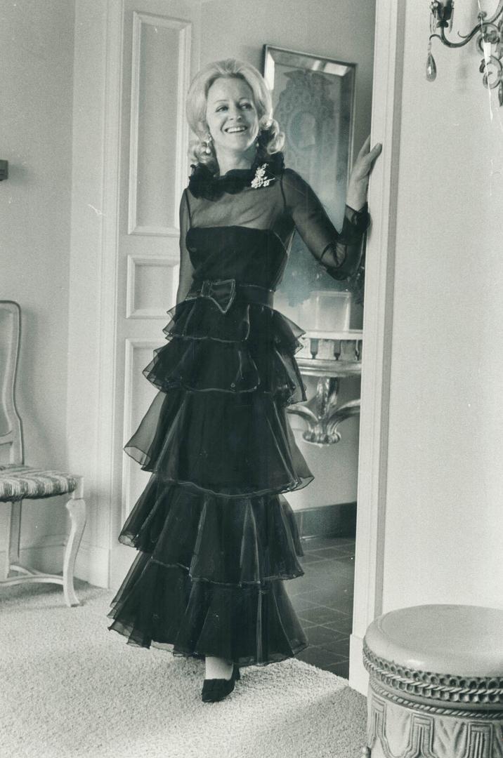 Mrs. Robert Chisholm