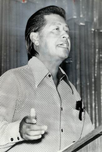 Cesar Chavez, leader of the United Farm Workers Union, was in Toronto yesterday to urge Canadians to boycott California lettuce and grapes. Chavez cla(...)