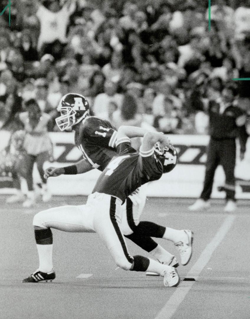 Oh no! Argo placekicker Lance Chomyc can't believe his eyes as his field-goal attempt sails wide in the dying minutes of yesterday's game against the (...)