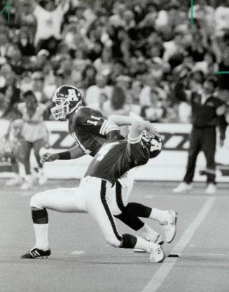 Oh no! Argo placekicker Lance Chomyc can't believe his eyes as his field-goal attempt sails wide in the dying minutes of yesterday's game against the (...)