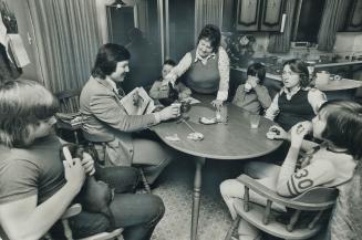 When George Chuvalo and family get together around the kitchen table for a snack the talk is much more likely to be about hockey than boxing. George i(...)
