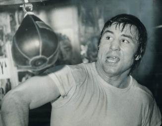 George Chuvalo puts a bruising polish on his training as he warms up for Monday night's 12-round fight with former world heavyweight champion Muhammad(...)