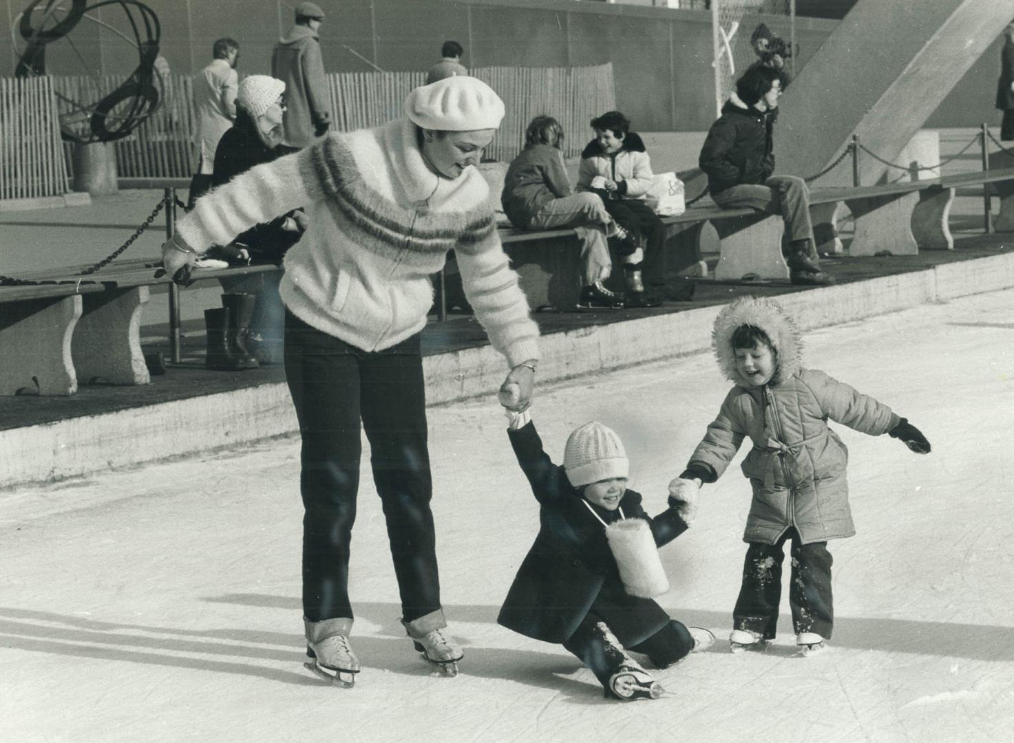 Maureen's a good skate. Maureen McTeer, wife of Opposition Leader and former prime minister Joe Clark, too to the ice at Toronto City Hall yesterday w(...)