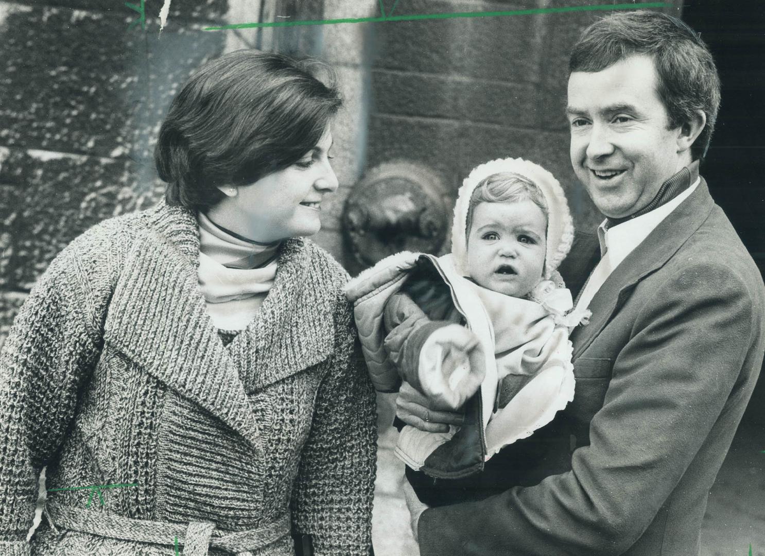 It was a bang-up weekend for Progressive Conservative leader Joe Clark, his wife Maureen McTeer and their daughter Catherine. The family was in Quebec(...)