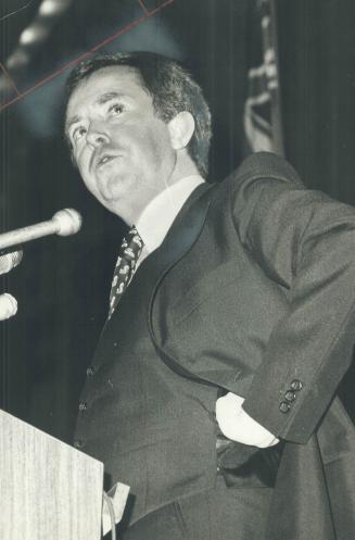 It is the two branches of the great Quebec family that are locked in Homeric combat under the nose of English Canada, writes Beaulieu. He says Joe Cla(...)