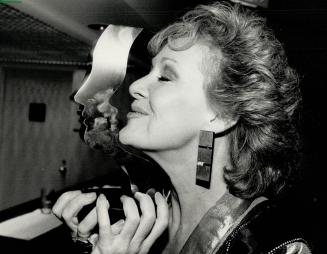 Dinah Christie (Check it Out), was the proud recipient of a Gemini Award presented in CBC televised ceremonies at the Metro Toronto Convention Centre last night