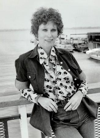 Susan Clark has no use for current trend in movies in which women are disposed of as mere interludes in the developing relationship between male stars, as in The Sting and The Last Detail