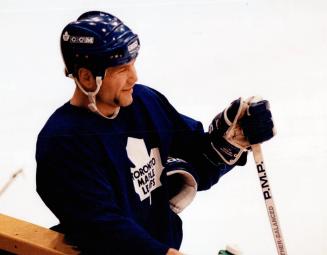 Chicago Bound: Leafs captain Wendel Clark (I) is apparently ready to rejoin coach Pat Burns (r) and his teammates for game tomorrow