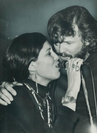 Singing for each other at Nickelodeon last night, Rita Coolidge from Tennessee and Texas singer Kris Kristofferson spread some magic. Ronnie Hawkins h(...)