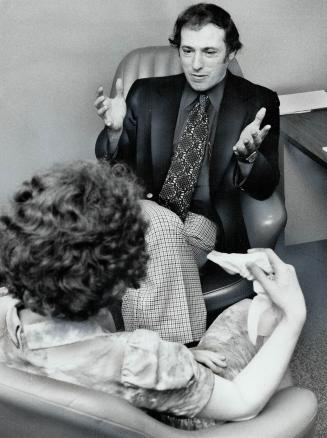 Psychiatrist Jerry Cooper, head of staff of York-Finch Hospital, is a director of project Adolescent Residence for North York (ARNY). The residence wi(...)