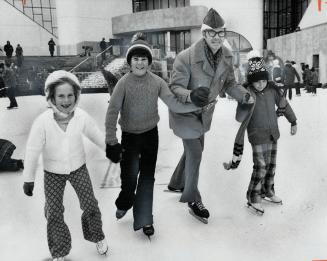 Scarborough Mayor Paul Cosgrove and some small friends-(from left) Robin Fulton, brother Chris and Denine Faubert-officially open the skating rink in (...)