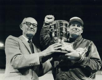 It's yours for a year. Star sports columnist Milt Dunnel presents the Pearson Cup to a delighted Bobby Cox after Cox' Blue Jays beat Montreal Expos, 6(...)