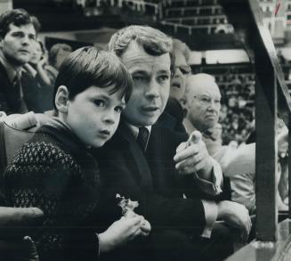 Like any Canadian father introducing his son to the finer points of hockey, Mayor-elect David Crombie used his hand to explain a play to his son Jonat(...)