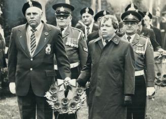 Lest we forget. Mayor David Crombie laid a wreath at Prospect Cemetery on St. Clair Ave. W. during the 49th annual Remembrance Day sunrise service of (...)