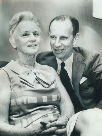 Husband and wife actors Jessica Tandy and Hume Cronyn last night presented two plays by Samuel Beckett at the St