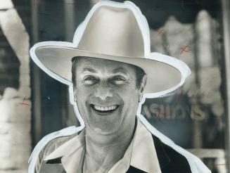 Enjoying the spring in Toronto, Tony Curtis yesterday wore a smile beneath his white hat as he posed for photographers in Yorkville. He was in town to(...)