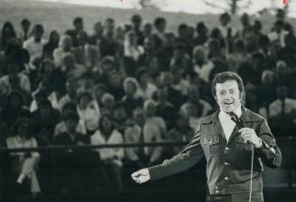 The over-30 set at Ontario Place turned on to Vic Damone
