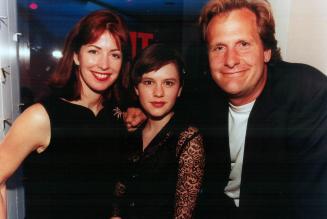 Jeff Daniels (with Dana Delany - far left and Anna Paquin)