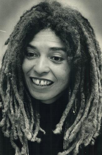 Angela Davis speaks. Activist Angela Davis, a prominent radical of the 1960s and now a philosophy professor at San Francisco State University, drew a (...)