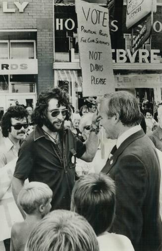 Campaigning in north bay, Premier William Davis approached 20 civil servants demonstrating on the mall and offered his hand to one. No, the man said t(...)