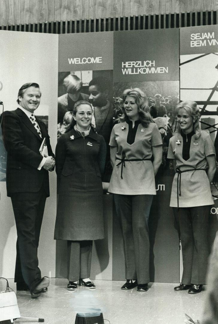 First rule of the job-smile! Ontario Premier William Davis (a smile helps in his job, too) stands with Tatiana Lehner-Benzaquen (left), Irene Szalowsk(...)