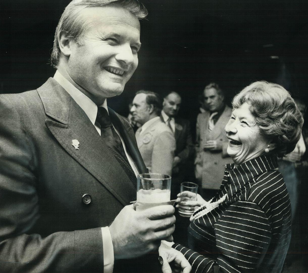 Kicking off a hectic week of campaiging, Premier William Davis shares a joke with Rita Myers at a fund-raising dinner inToronto's Prince Hotel last Mo(...)