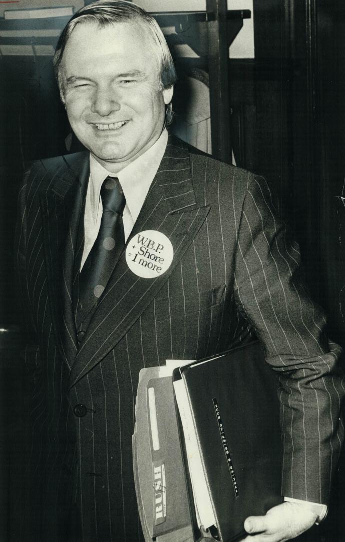 'Without being provocative'. Ontario Legislature opened its fall session yesterday with government members wearing lapel buttons welcoming former Libe(...)