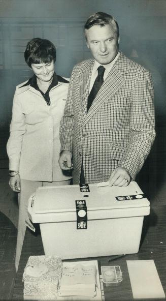 After shaking hands with other voters, Premier William Davis put his ballot into the box at McHugh Public School in Brampton this morning, with his wi(...)