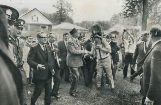 After landing at Quebec City in a French cruiser for his short but turbulent 1967 visit, de Gaulle got a wildly enthusiastic welcome from Quebeckers a(...)