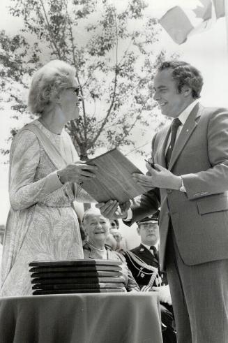 Seniors' award. Star columnist Lotta Dempsey is presented with an award by Governor-General Edward Schreyer during opening ceremonies for Canada Week (...)