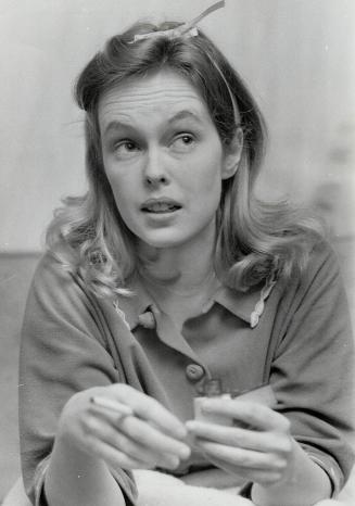 Sandy Dennis will soon be in Hollywood's version of 'Up The Down Staircase