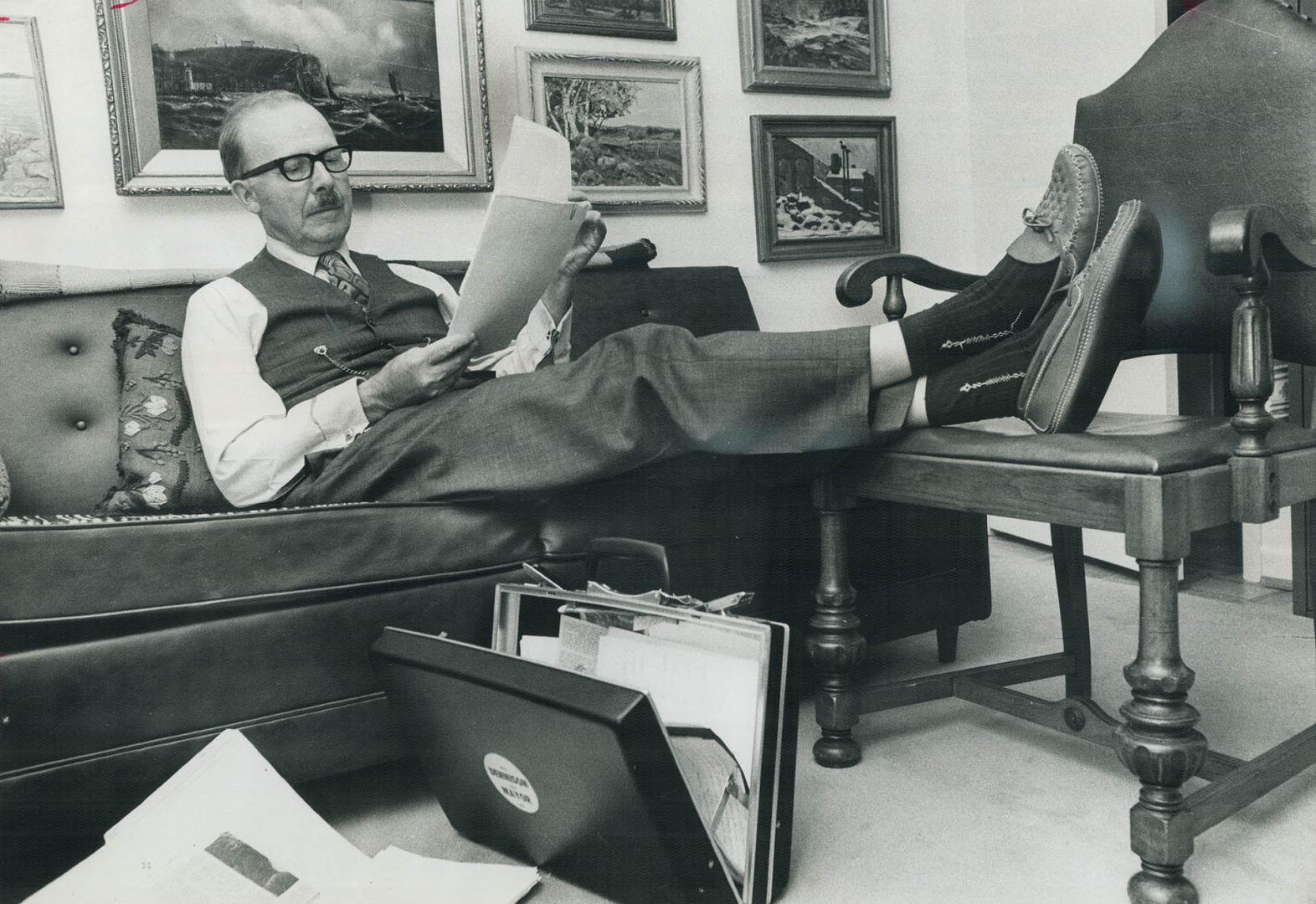 Even while relaxing at home in his 22nd-floor Leaside apartment, Toronto Mayor William Dennison has an attache case full of work beside him. Chances a(...)