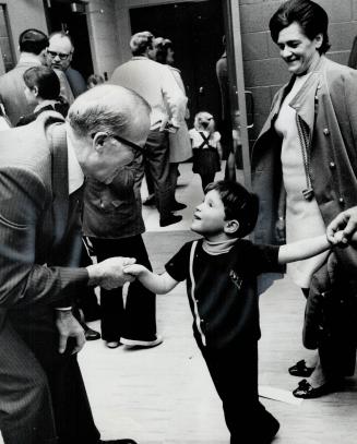 Fair shake from the mayor. Mayor William Dennison meets one of his young constituents, Ingo Kumberg, 4, after he opened the Annette recreation centre (...)