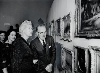 Mayor and Mrs. William Dennison went to the Royal Ontario Museum last night tos ee the Sigmund Samuel collection. It includes Canadiana as well as ant(...)