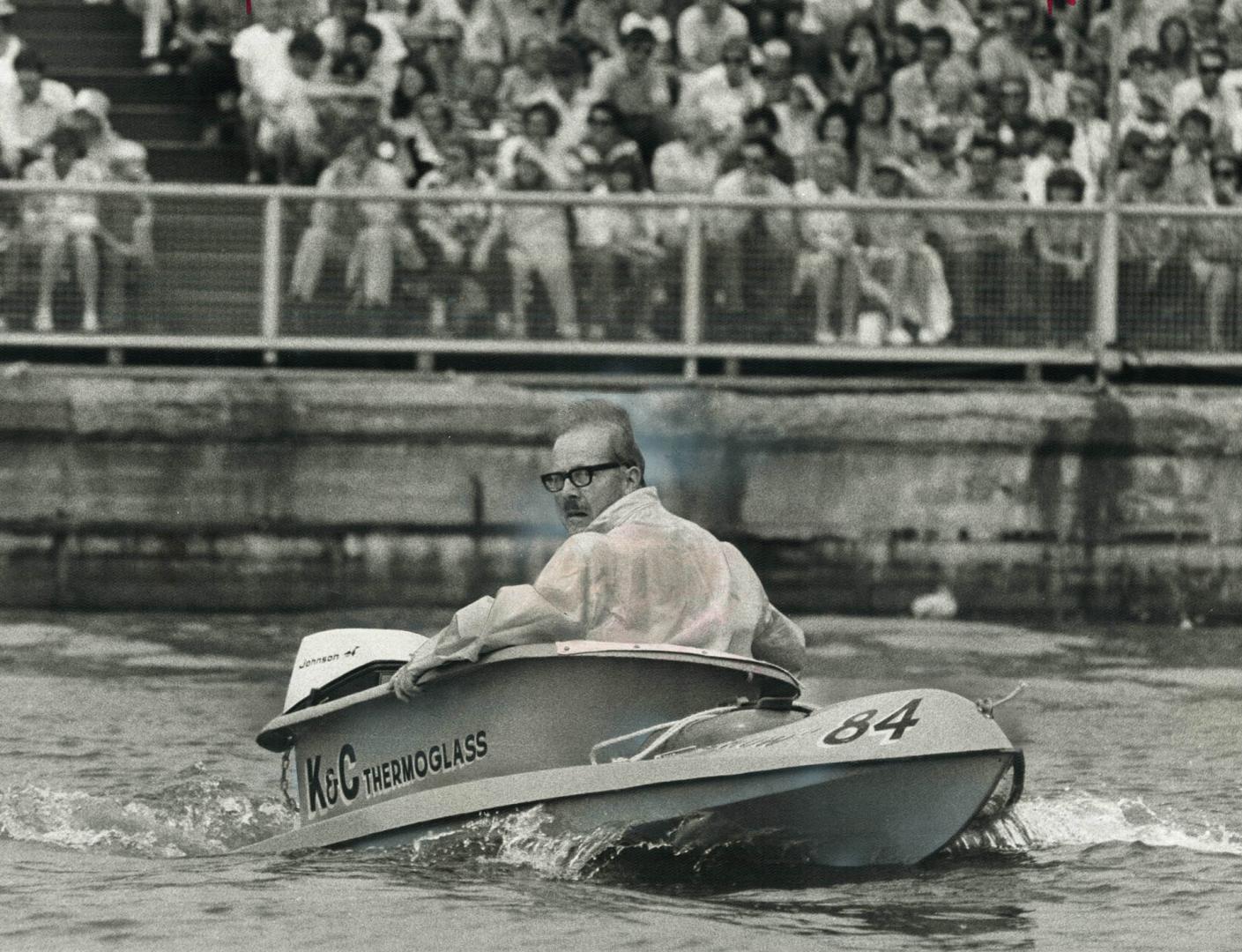 Look out! . . . here comes the mayor. Off to sea in a tub, Toronto's Mayor William Dennison surveys his progress with some dismay as his motorized bat(...)
