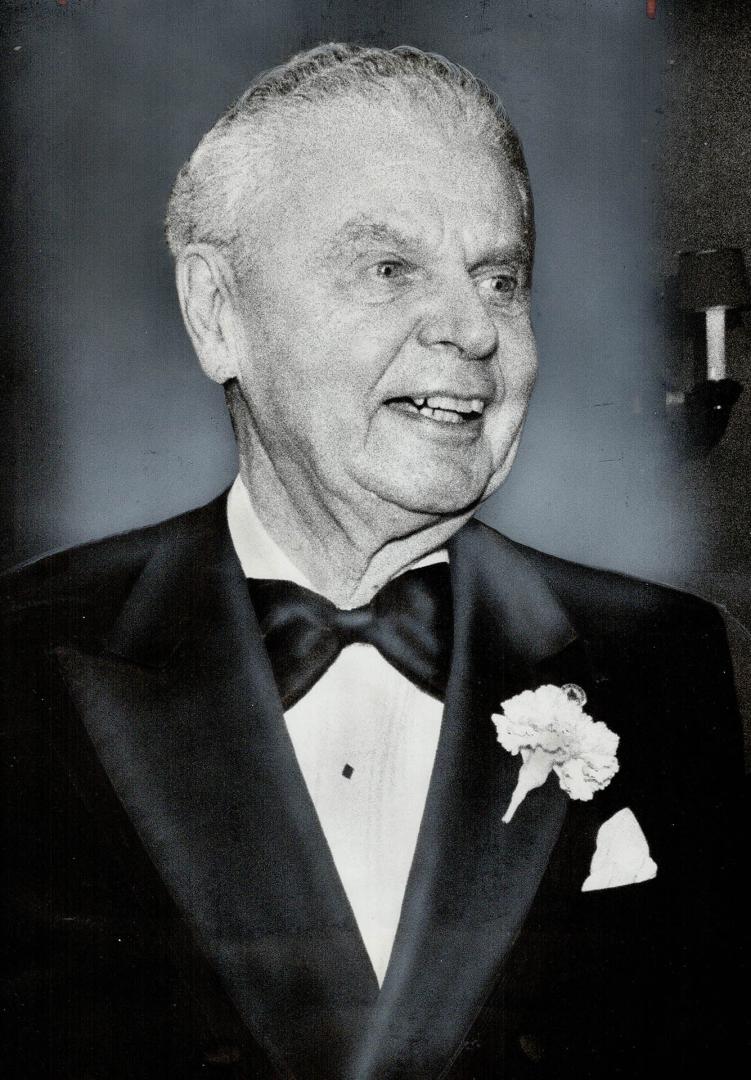 Former prime minister John Diefenbaker was paid tribute to last night at 1973 Negev Dinner sponsored by the Jewish community of Toronto. It was second(...)