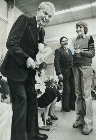 A ring-a-ding day for Dief. Former prime minister John Diefenbaker was given an engraved school bell yesterday as he officiated at a ceremony changing(...)