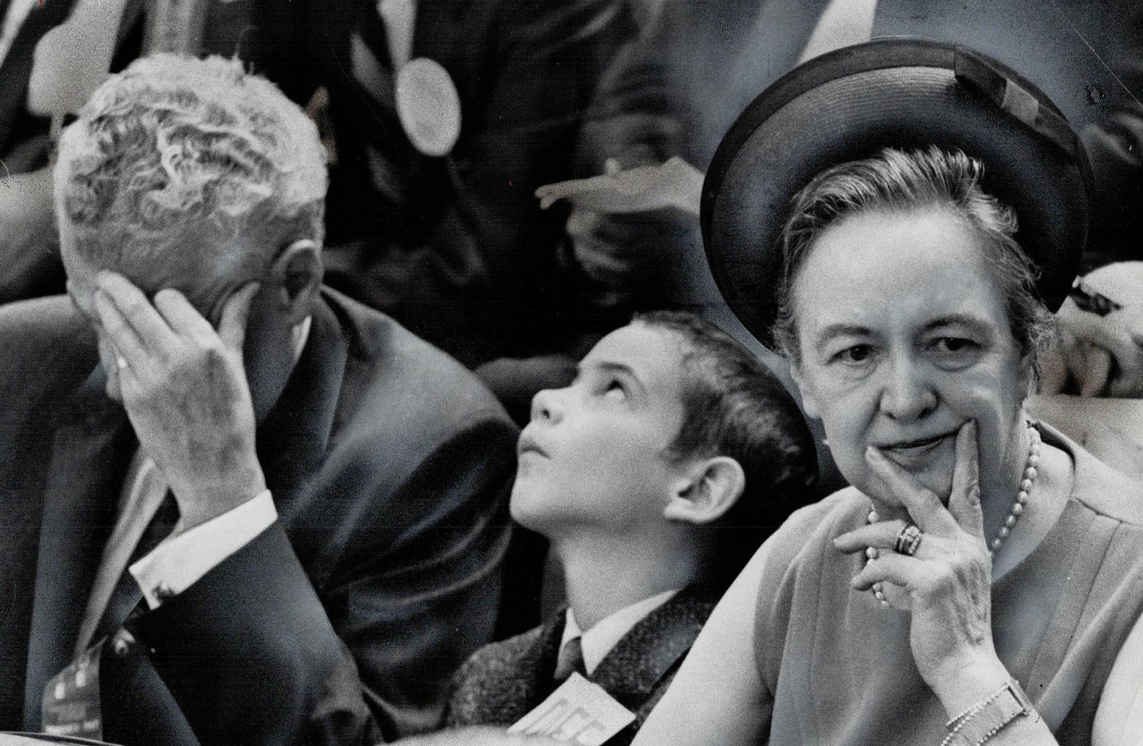 Mrs. John Diefenbaker briefly lost her composure Saturday when she watched as her husband failed to retain his leadership of the Progressive Conservat(...)