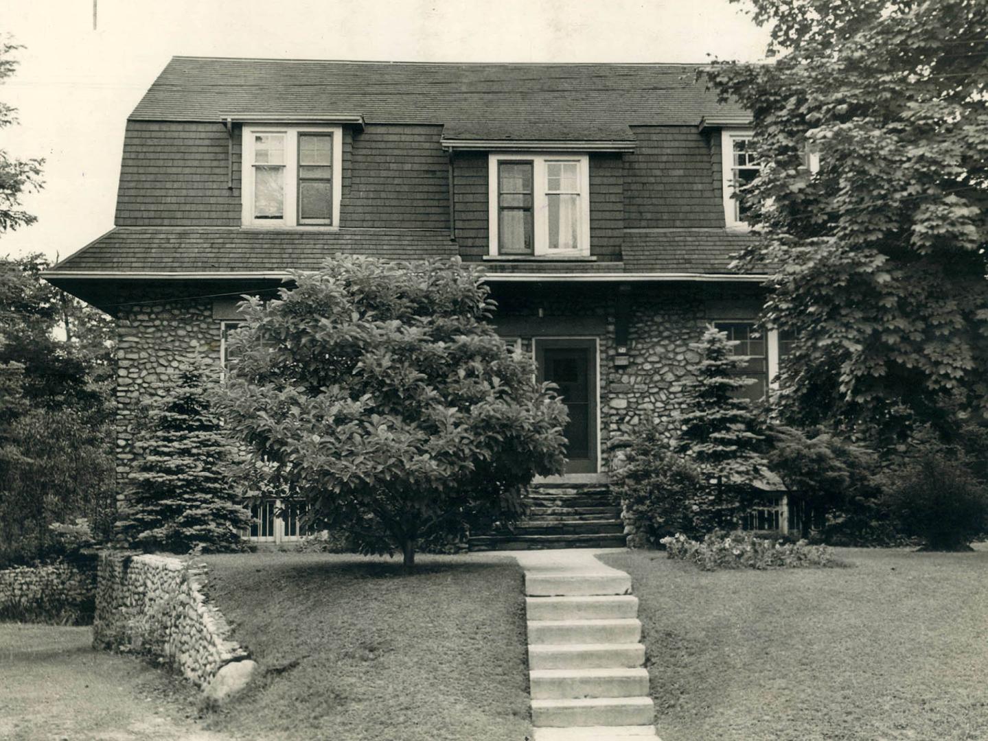 Party Chieftain's Home. When scrutineers finished counting ballots cast by hundreds of Conservative convention delegates from all over the province to(...)