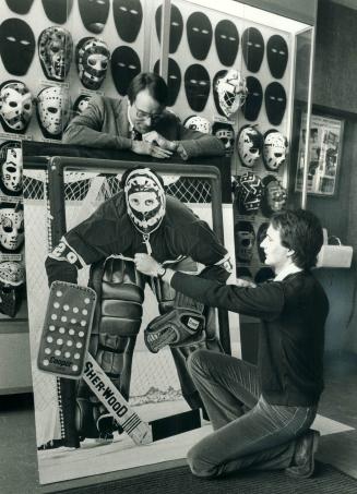 Me and my picture. Key Dryden, former Montreal Canadiens Goalie, admires a painting of himself which was presented to him by artist Stephen Chapman, (...)