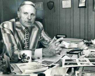 Murray Dryden, father of Montreal Canadiens' goalie Ken Dryden, sits in his Islington home at a desk covered with the hundreds of pictures he has take(...)