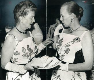 A couple of good sports. Most women wouldn't be caught dead in a situation like this, but Mrs. Fred A. Wade (left) and Mrs. Frank McEachren took it al(...)