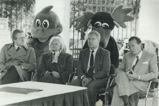 Fun bunch: Discussing the bid for Expo 98 are Mayor Art Eggleton, left, Marie-Helene Defrene, CNE's Peter Moore and lawyer Jeff Lyons