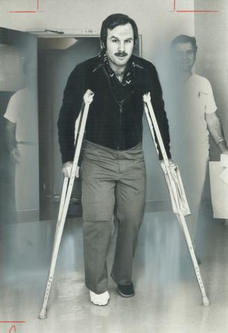 Ron Ellis leaves hospital wearing cast under pant leg