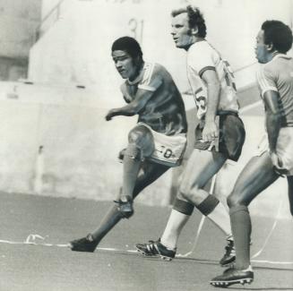 Eusebio (left), Metros-Croatia's superstar, hammers ball in front of two pursuing players from Washington Diplomats during recent North American Socce(...)